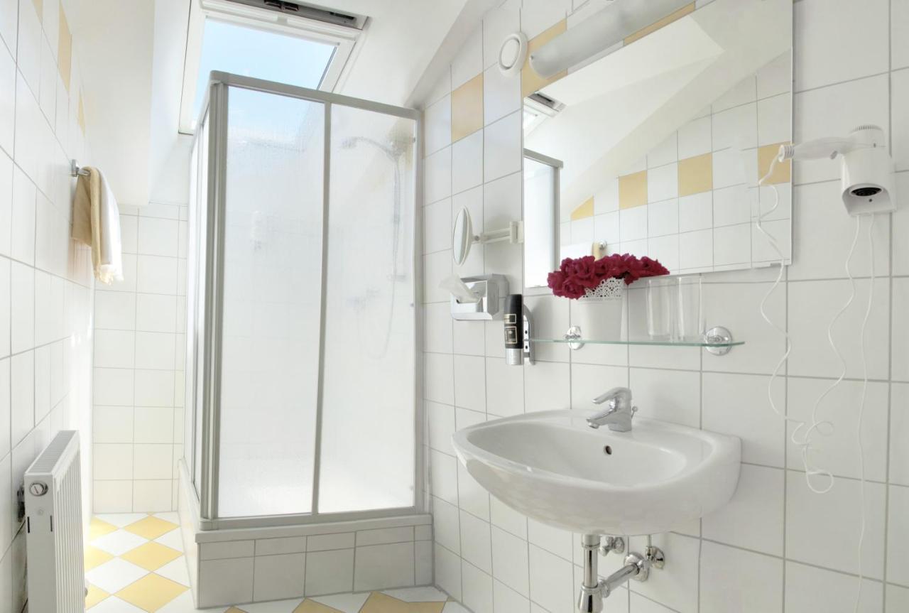 Bellis Hotel Санкт-Урбан Экстерьер фото