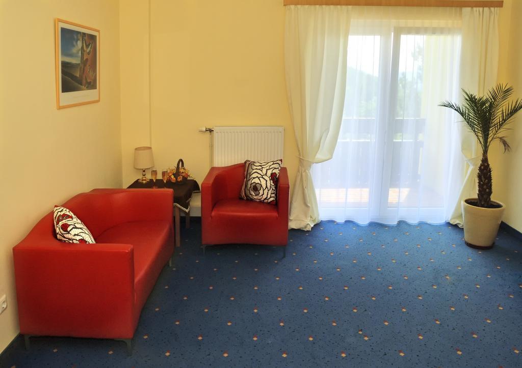 Bellis Hotel Санкт-Урбан Экстерьер фото
